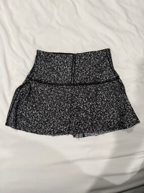Lululemon tennis skirt floral black white size 2